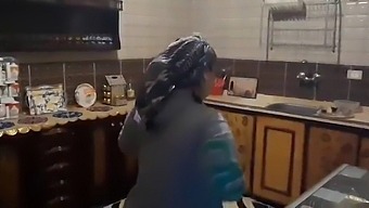 Arabian Mature Beauty Sharmota'S Lustful Encounter