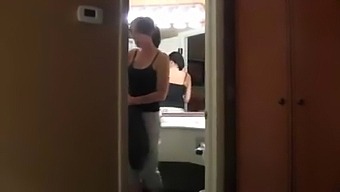 Milf Y Su Hijastro Disfrutan De Un Encuentro Íntimo Al Más Alto Nivel.