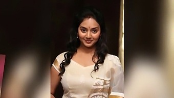 ভারতীয় প্রবৃদ্ধ স্ত্রী যুবক প্রেমিকের সাথে কুকুর স্টাইলে ফোন সেক্স উপভোগ করে।