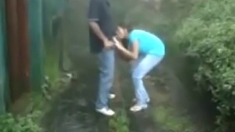 Amateur Couple'S Outdoor Encounter In India