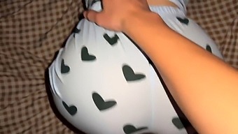 Stedsøster Bliver Kneppet Bagfra Og Optaget I Sin Pyjamas